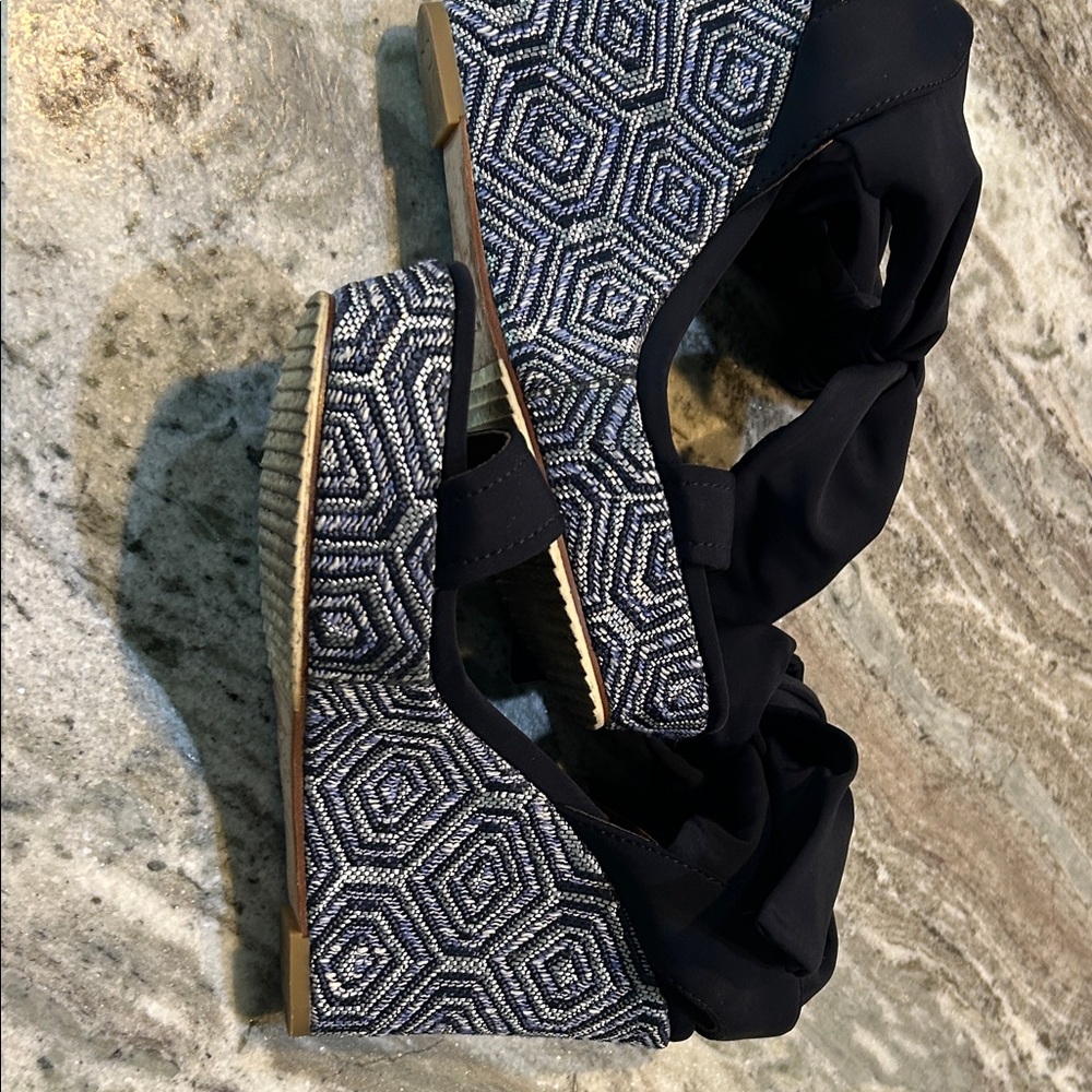 Donald J. Pliner navy Bow tie at ankle wedges - Picture 2 of 5